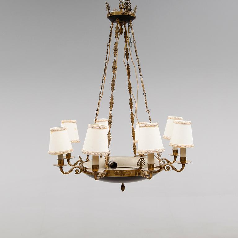 TAKLAMPA, empirestil, 1900-talets första stil. Höjd ca 90 cm.