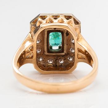 Ring, 14K guld, smaragd och diamanter ca 0.21 ct tot och smaragd. Kulta Market Vuorinen Tavastehus 1994.