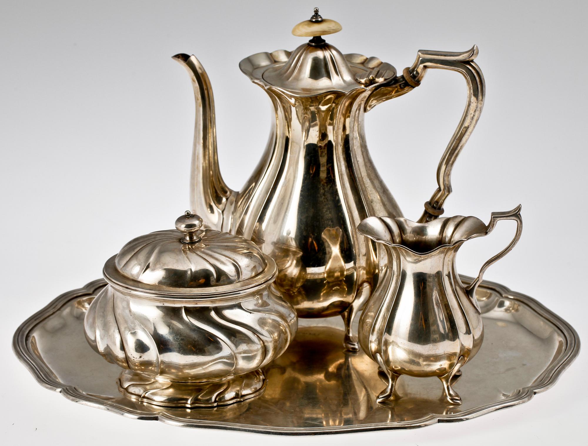 KAFFESERVISDELAR, 3+1 delar, silver, rokokostil, GAB, Stockholm 1914. Totalvikt 1900 gram.