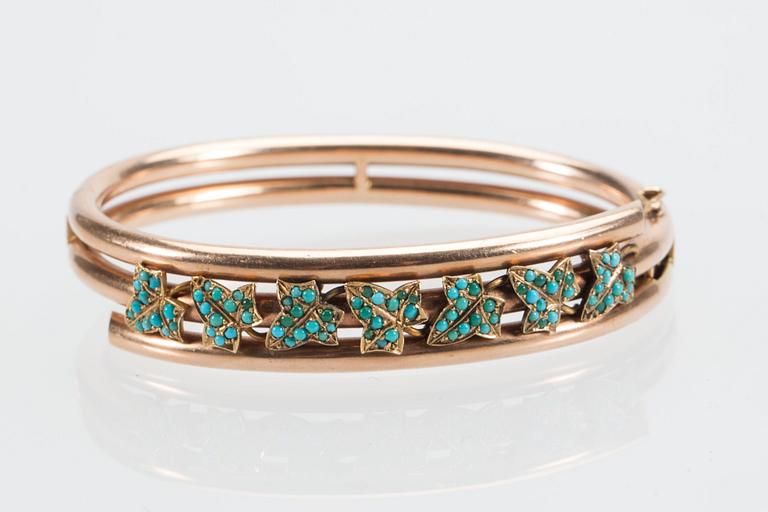 ARMRING, 14 K guld, troligtvis A. Rjabkow, S:t Petersburg, Ryssland sent 1800-tal. Vikt ca 27,5 g.