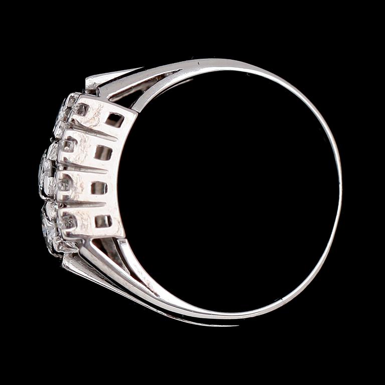 RING, 18 k vitguld, briljantslipade diamanter tot ca 0.56 ct.