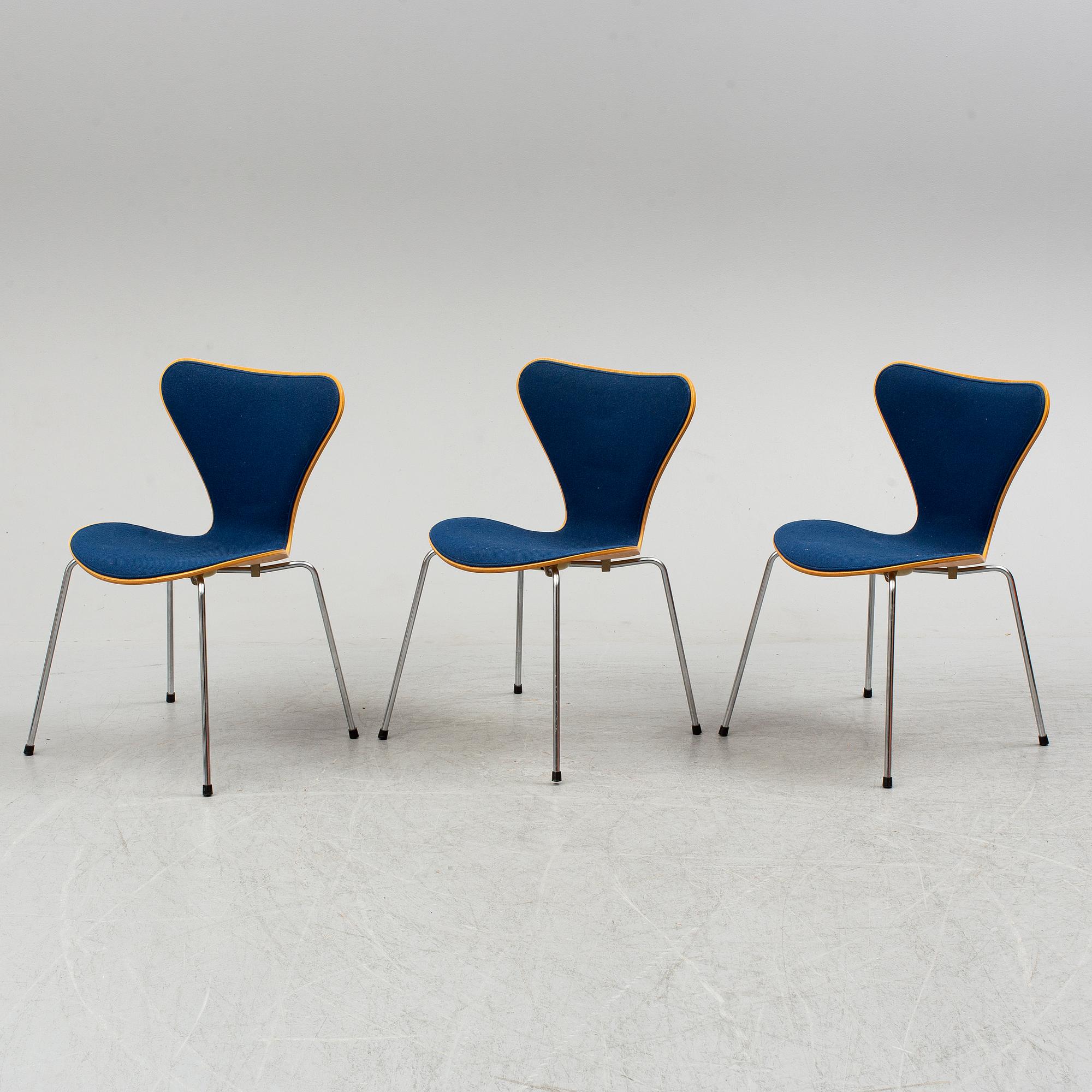ARNE JACOBSEN, stolar 3 st, ”Sjuan”, Fritz Hansen, Danmark, 1988.