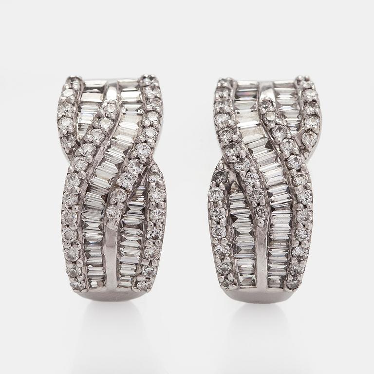 A pair of 18K white gold earrings with diamonds ca. 1.68 ct in total.