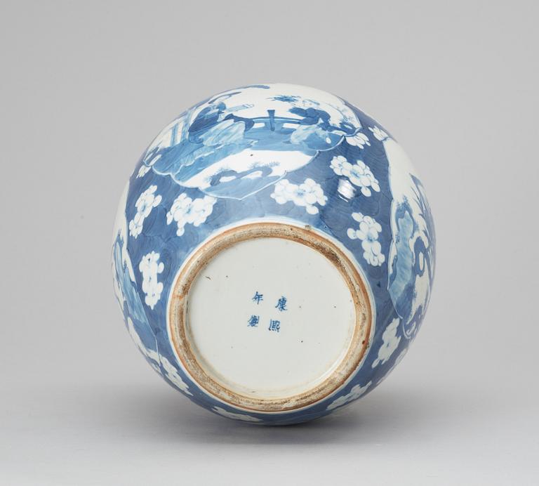 BOJAN, porslin. Sen Qing dynastin, Kangxi-stil med Kangxis fyra karaktärers märke.