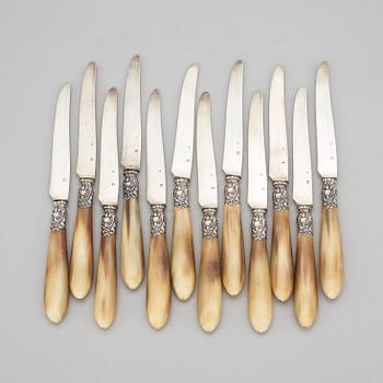 FRUKTKNIVAR, 12 st, silver och horn, Paul Canaux & Cie, 1892-1911, Paris. Total vikt 386 g.