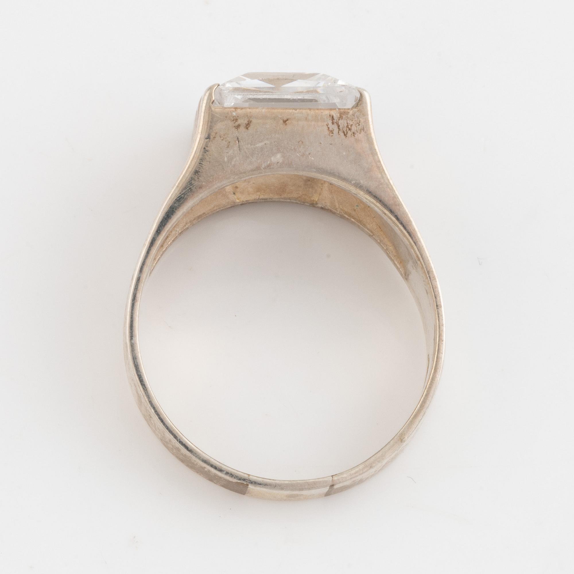 Gustaf Dahlgren & Co, ring silver with synthetic white spinel.