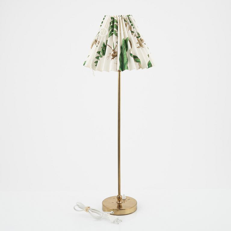 Josef Frank, bordslampa modell 2332, mässing, Firma Svenskt Tenn.