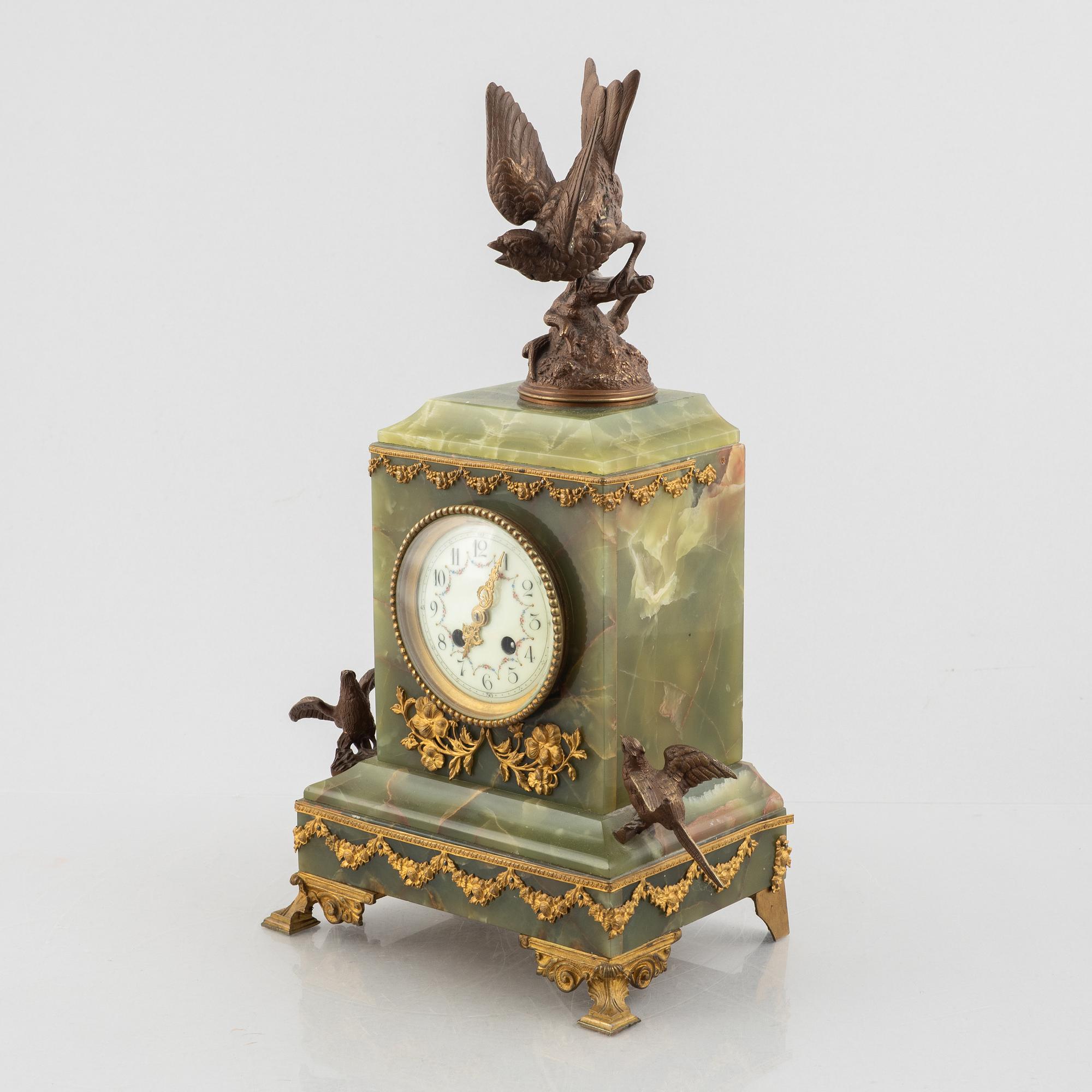 Table pendulum clock, late 19th century.