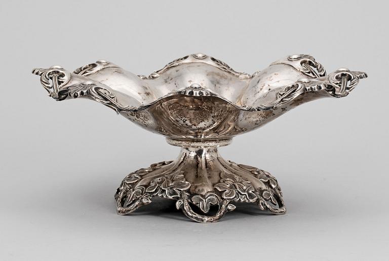 SKÅL, silver, nyrokoko, Gustaf Möllenborg Feron Stockholm 1857. Vikt ca 585 gram.