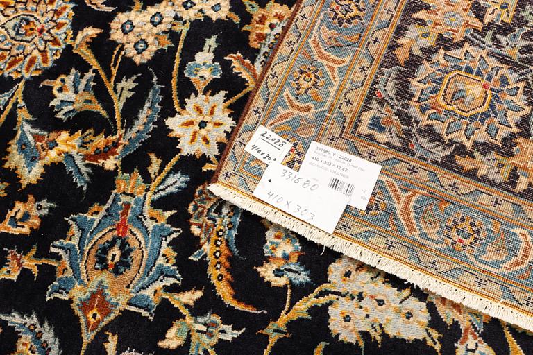 Matta, Keshan, ca 410 x 303 cm.