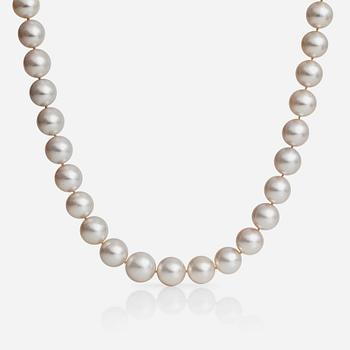 PÄRLCOLLIER, doserade odlade "South Sea" pärlor, Ø 14-16.2 mm. Lås med vita safirer.