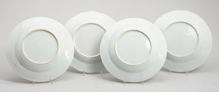 TALLRIKAR, 4 st snarlika, porslin, Kina, Qianlong 1736-1795.