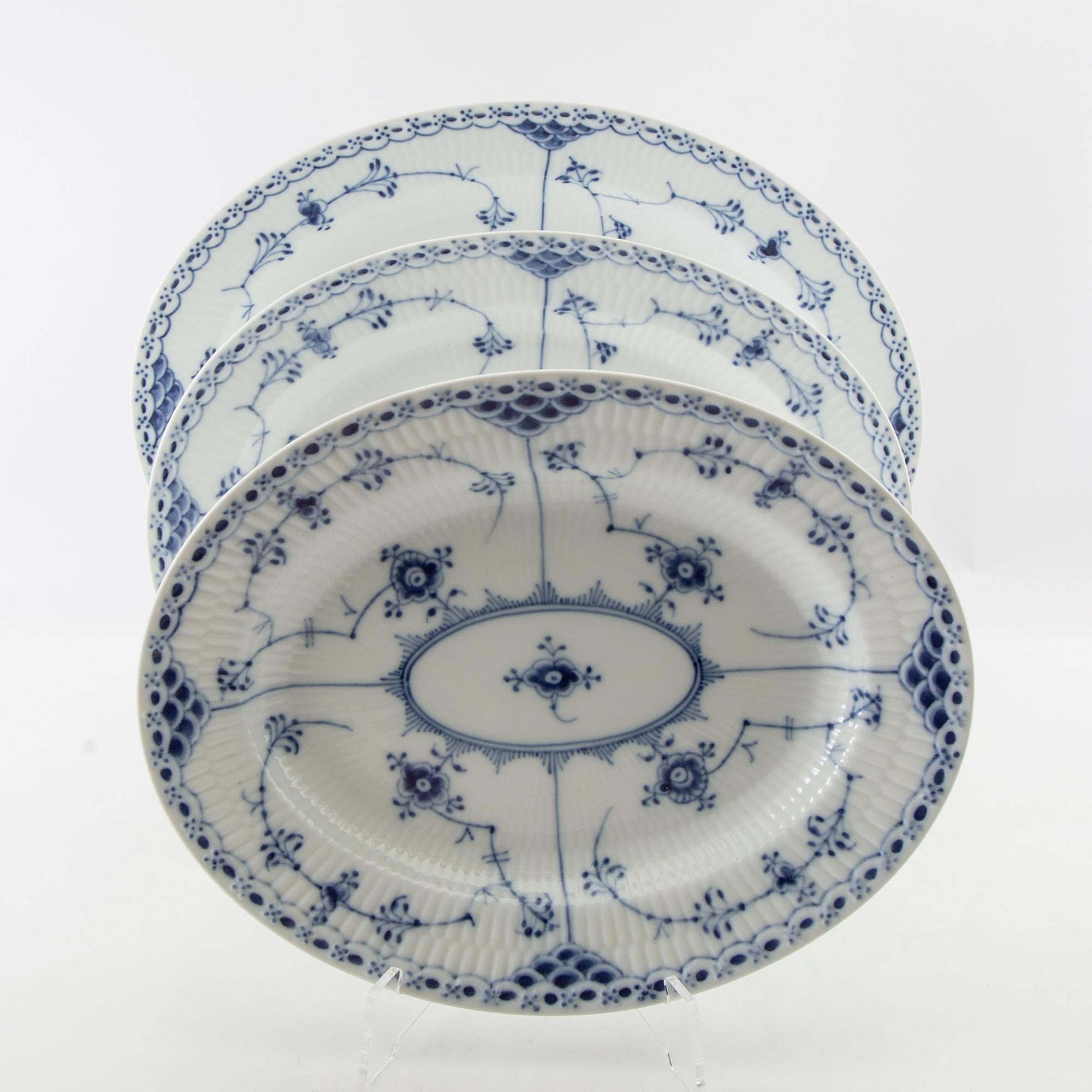 Royal Copenhagen, servis, 92 delar, "Musselmalet halvblonde" , Royal Copenhagen, Danmark.