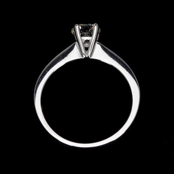 RING, vitguld 18K med briljantslipad diamant 0,61 ct. Vikt 2,9 g.