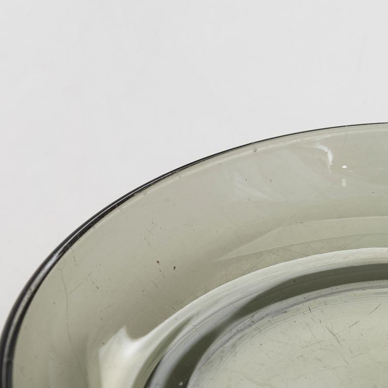 Saara Hopea, plates 11 pcs, model 5277, Nuutajärvi Notsjö. Designed in 1958.