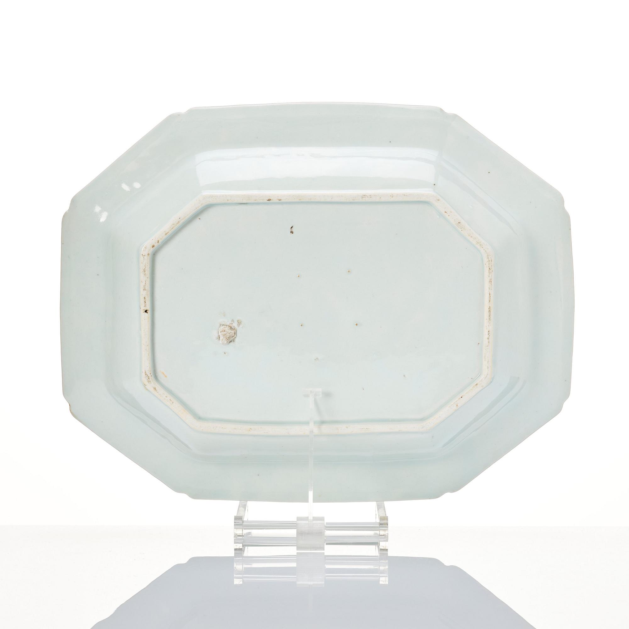 A blue and white tureen dish, Qing dynasty, Qianlong (1736-95).