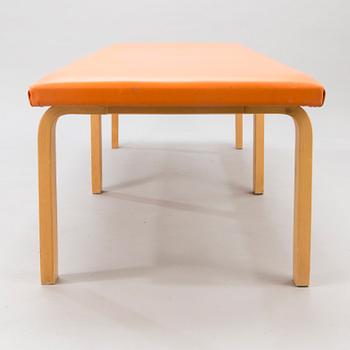 An Alvar Aalto bench/sofa model 168 produced by Artek 1960/70:s.