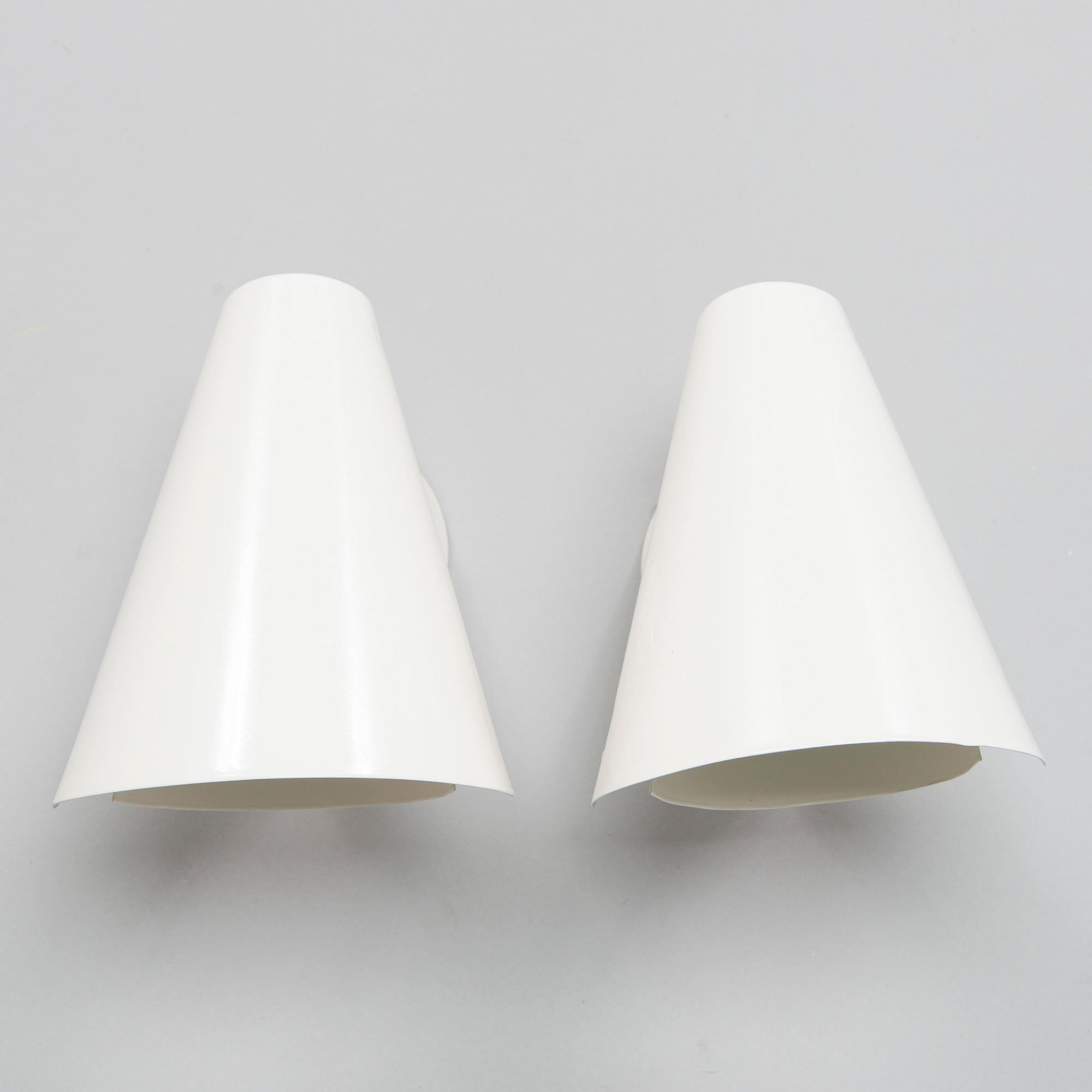 Paavo Tynell, a pair of mid-20th century '2351' wall lights for Taito.