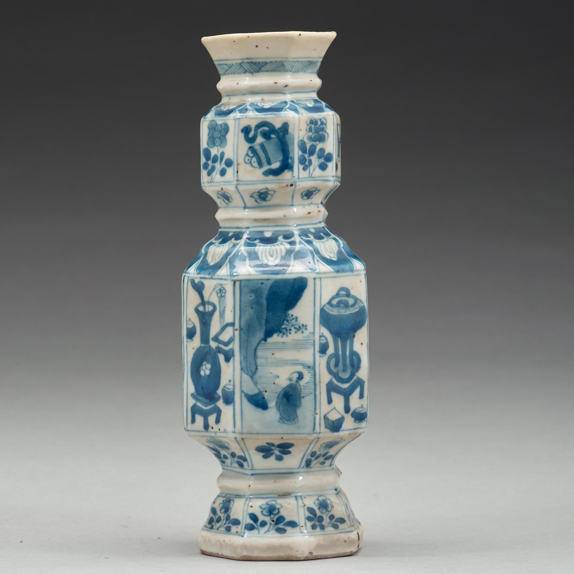 VAS, porslin. Qingdynastin, Kangxi (1662-1722).