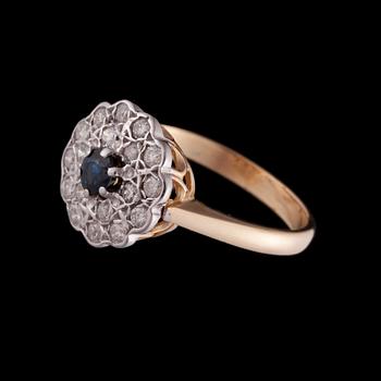 RING, 14K guld, briljantslipade diamanter, safir. Vikt ca 5,4 g.