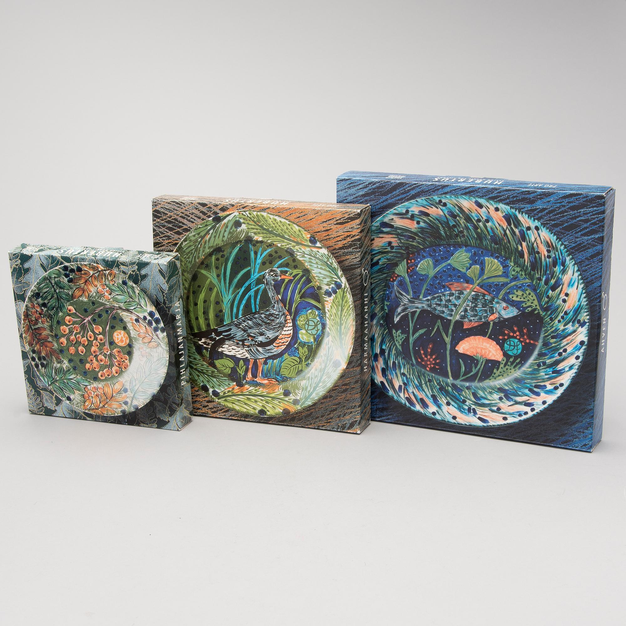 DORRIT VON FIEANDT, TALLRIKAR, 4 + 2 st, keramik, Hubertus-serien, Pro Arte, Arabia Finland 1990-tal.