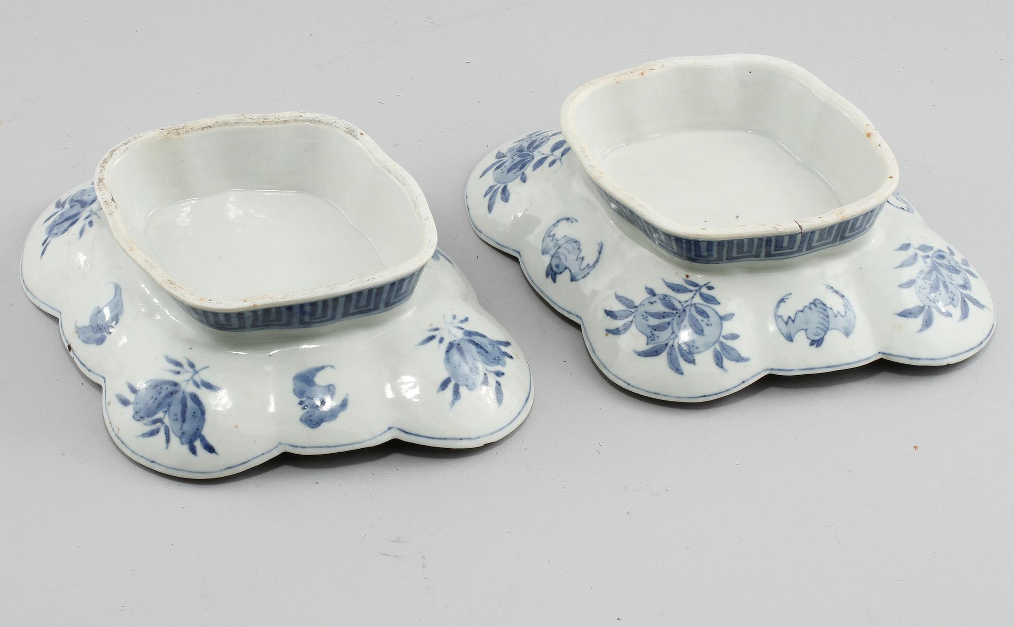 FAT PÅ FOT, 2 st, porslin, Kina, 1800/1900-tal.