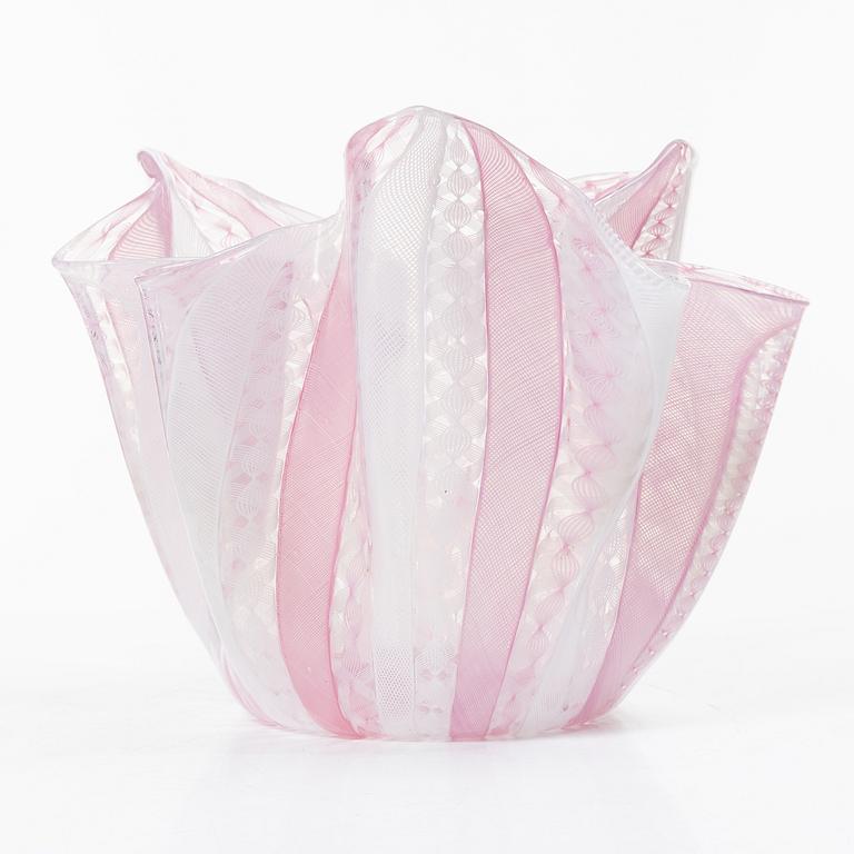 Paolo Venini & Fulvio Bianconi, a 'Fazzoletto' vase, Murano, Italien.