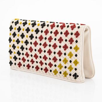 Bottega Veneta, a clutch.