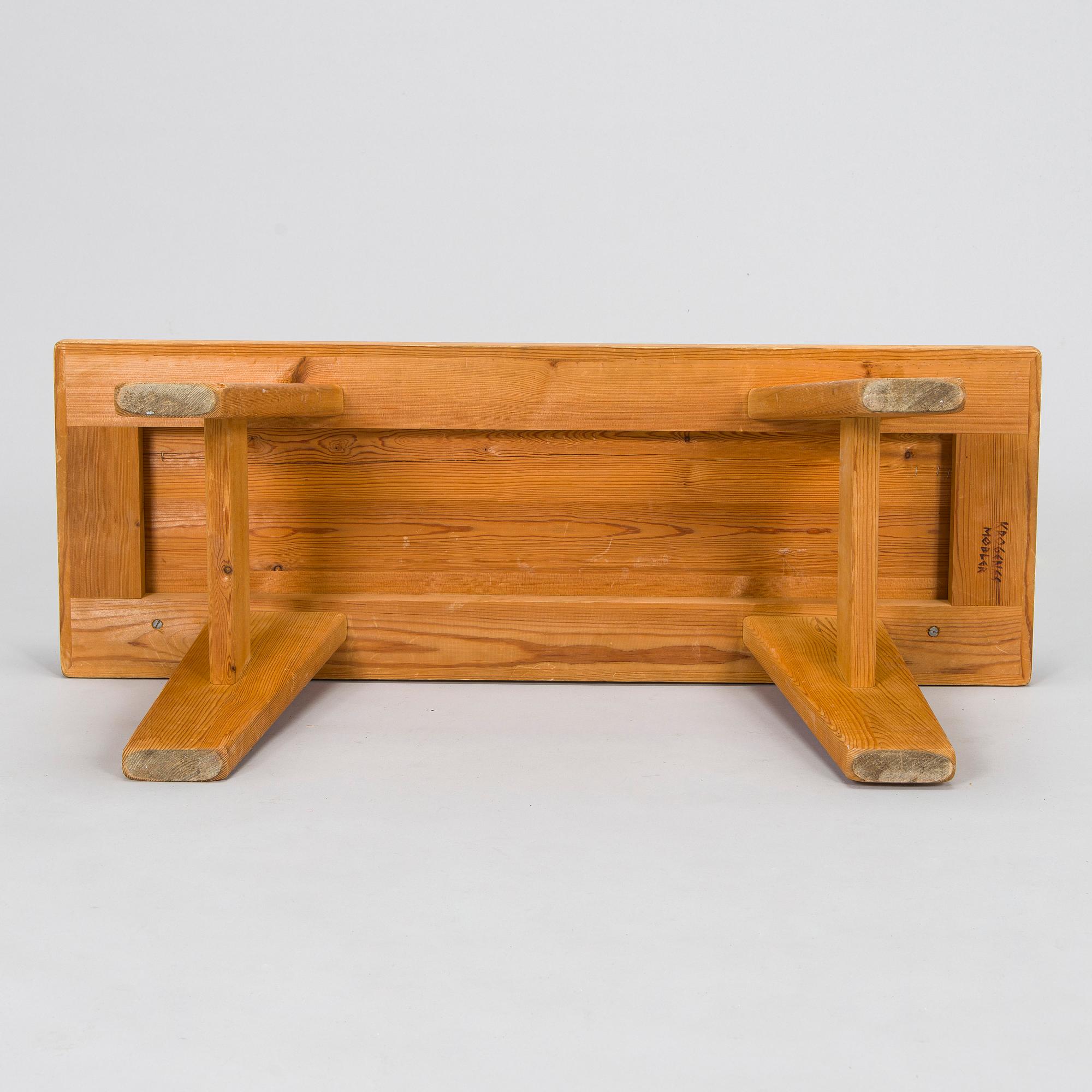 Bänk, Krogenäs möbler, Norge, 1900-talets andra hälft.