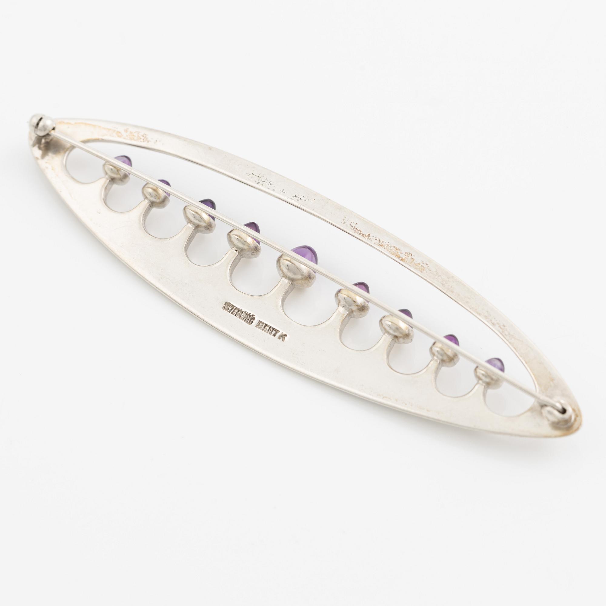 Bent Knudsen, brosch, silver med cabochonslipade ametister.