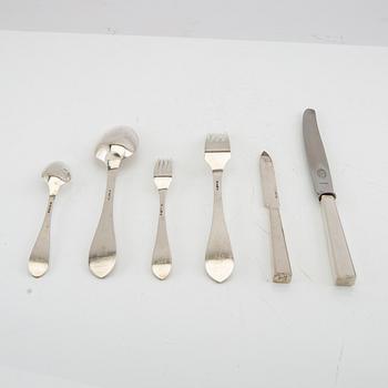 A Swedish 20th century set of 32 pcs of silver cutlery mark of J Grönroos Kristianstad 1940s total weight 2229 grams.