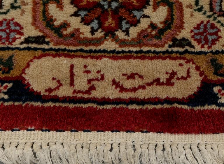 MATTA, sannolikt Turkiet, old, signerad, ca 156 x 100 cm.