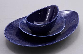 SERVISDELAR, 23 st, porslin,  "Blå eld", Hertha Bengtsson, Rörstrand.