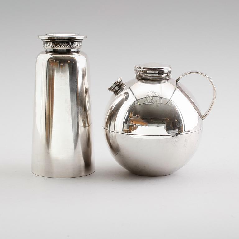 COCKTAILSHAKERS, 2 st, nysilver, GAB och CG Hallberg, 1900-talets första hälft.