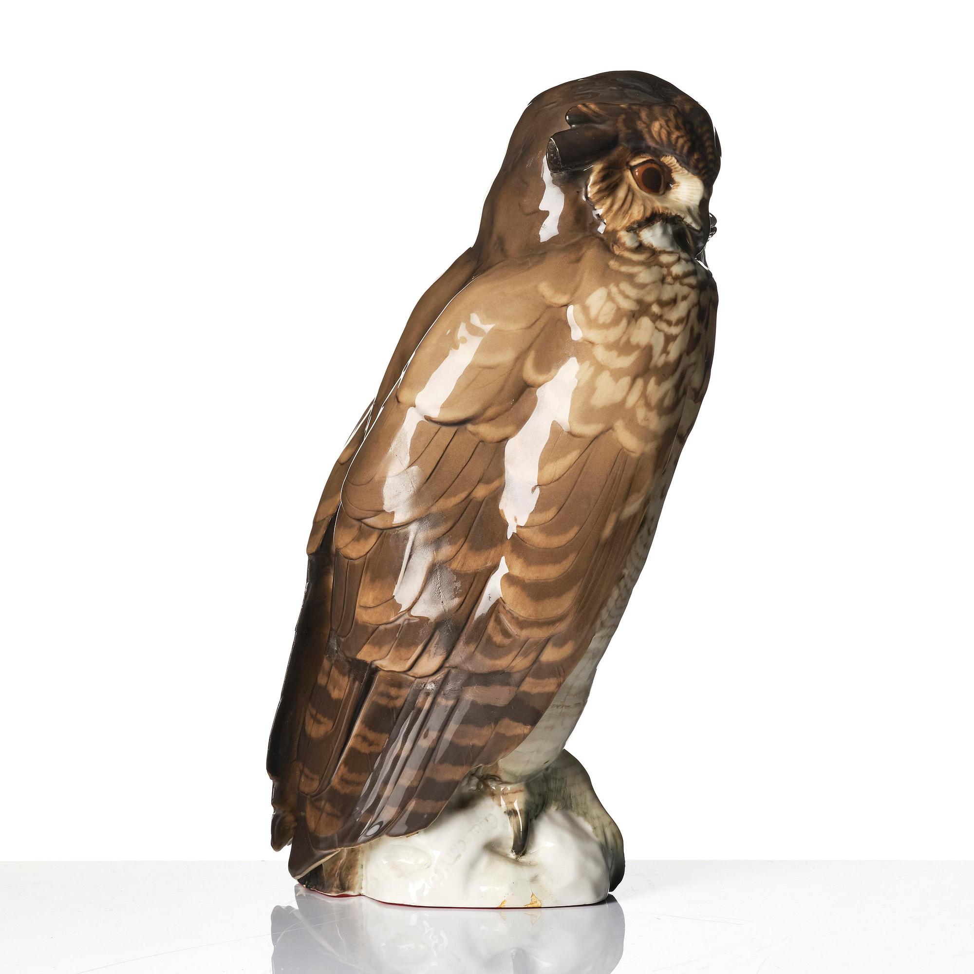 Waldemar Lindström, Skulptur, "Berguv", glaserat porslin,  Rörstrand, 1900-talets början.