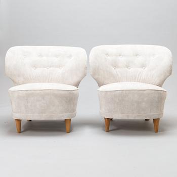 A pair of mid-20th-century armchairs.