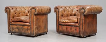 FÅTÖLJER, ett par, Chesterfield-modell, 1900-tal.