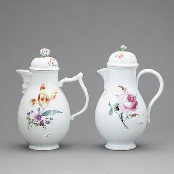 KAFFEKANNOR, 2 st, porslin, Meissen, 1800-tal.