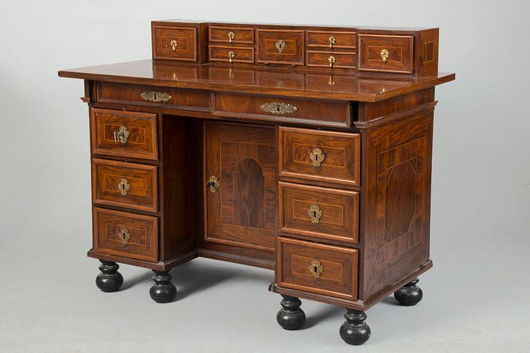 BAROCK SKRIVBORD.