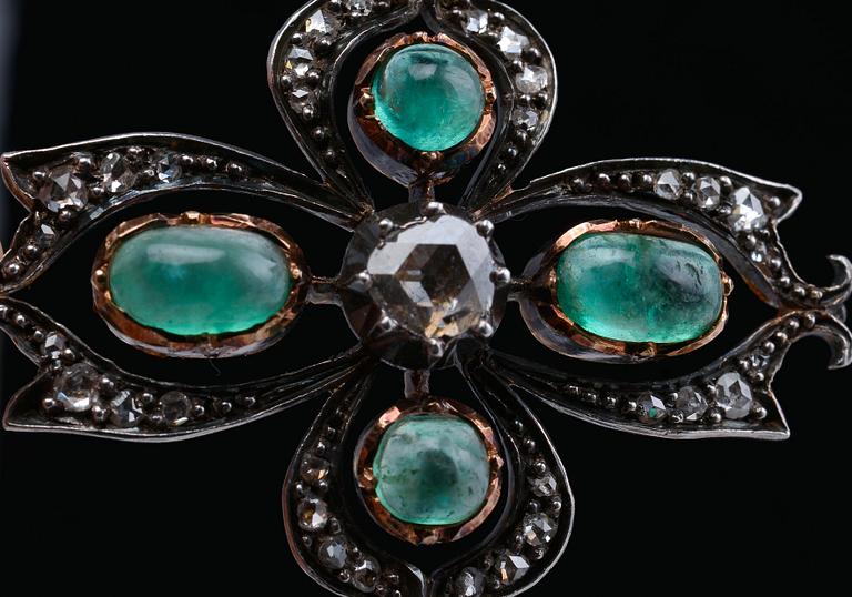 A PENDANT, cabochon cut emeralds c. 3.4 ct, rose cut diamonds c. 0.7 ct. Silver on 18K gold. Sverige. Vikt 17 g.