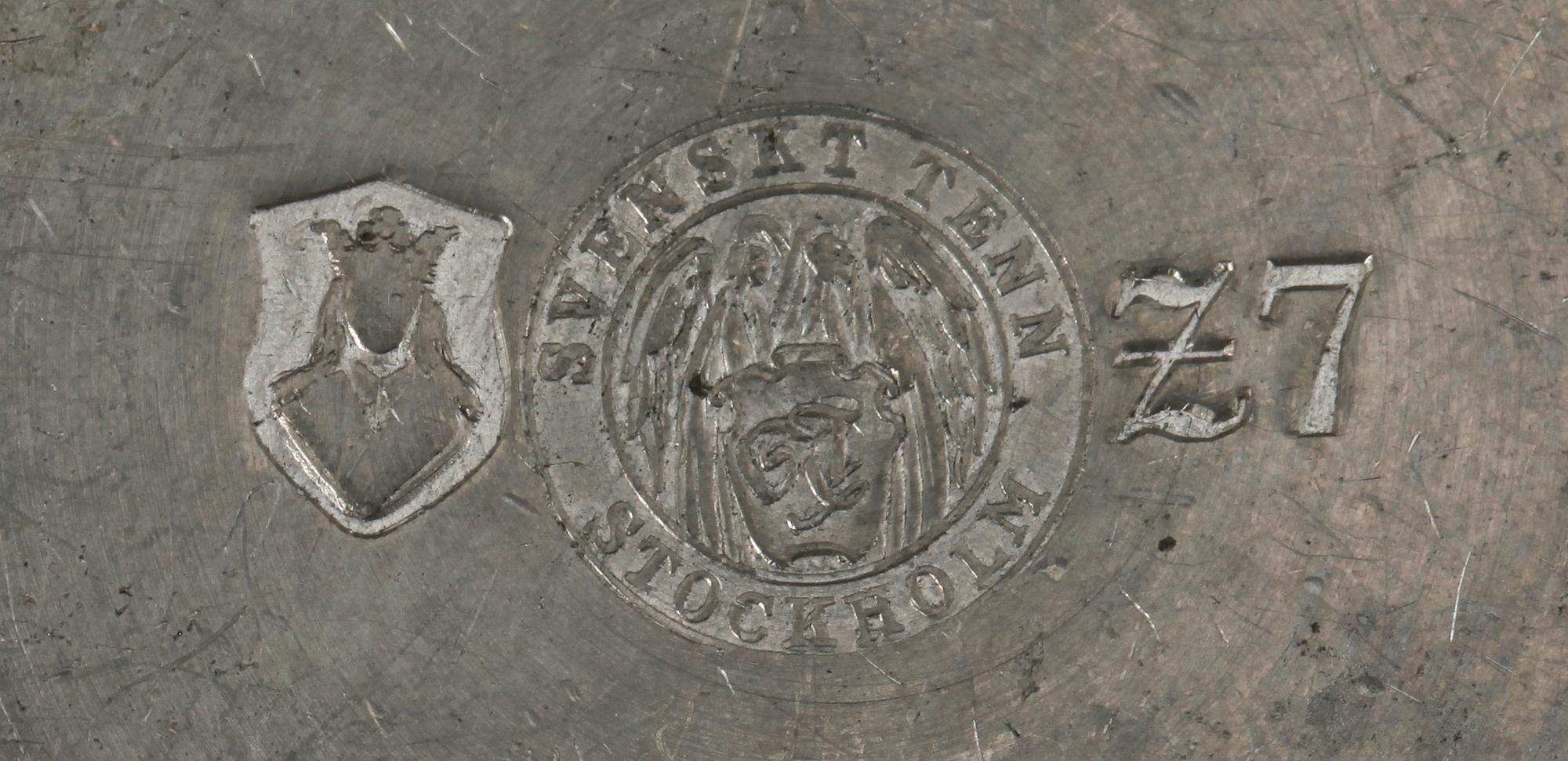 LJUSSTAKAR SAMT ett par BÄGARE, tenn, Firma Svenskt Tenn. 1926 resp 1930.