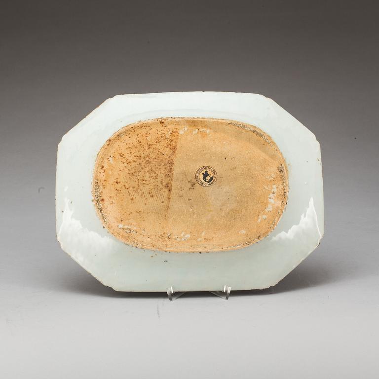 STEKFAT, porslin, Kina Qianlong (1736-95).