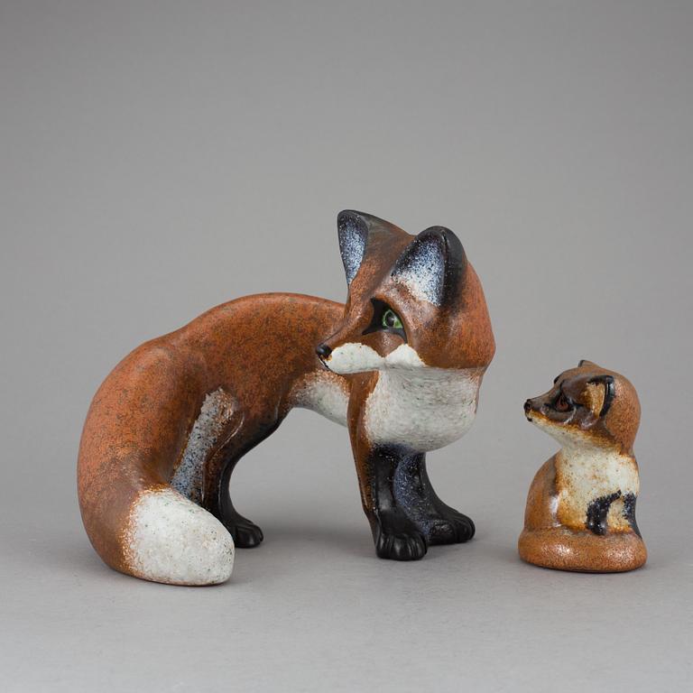 FIGURINER, 2 st, lergods. Thomas Hellström, Nittsjö, 1960-/70-tal.