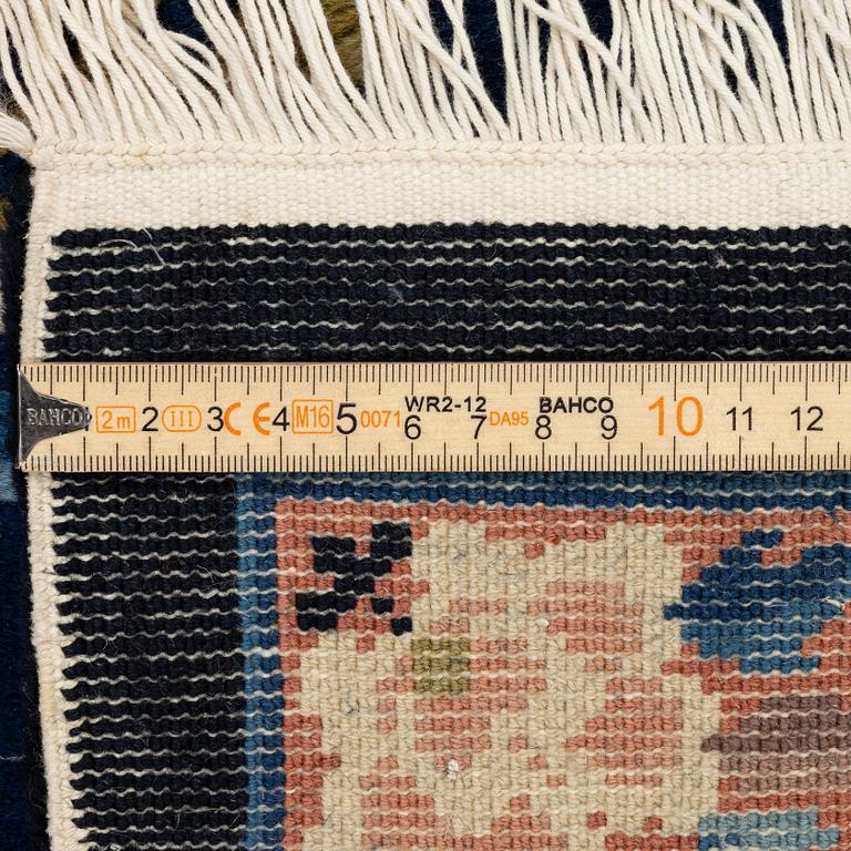 A Chinese rug,  156 x 80 cm.