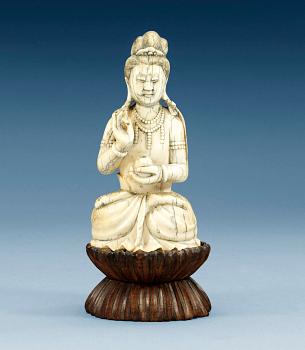 1298. A carved ivory figure of a seated Guanyin, Qing dynasty or older.
