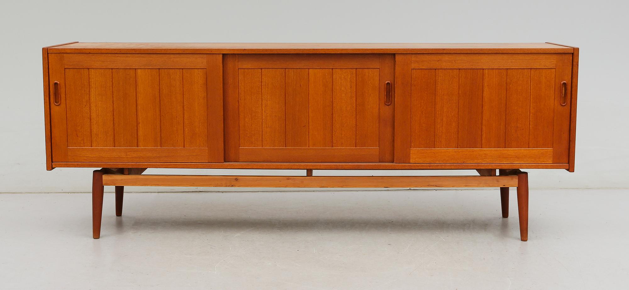 SIDEBOARD, Åsljunga Möbelfabrik, 1900-talets andra hälft.