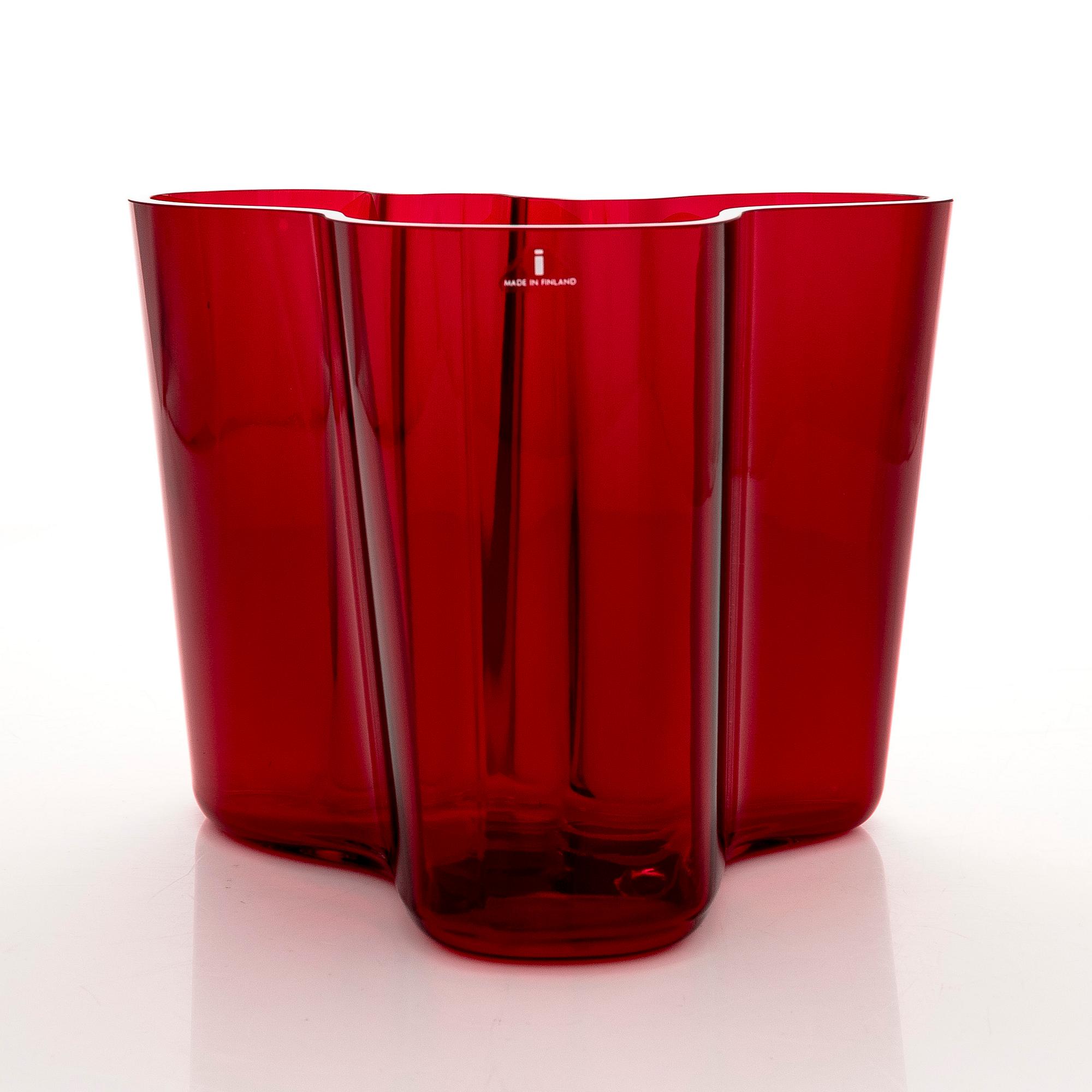 Alvar Aalto, a '3030' vase, signed Alvar Aalto Iittala 112/400 1991.