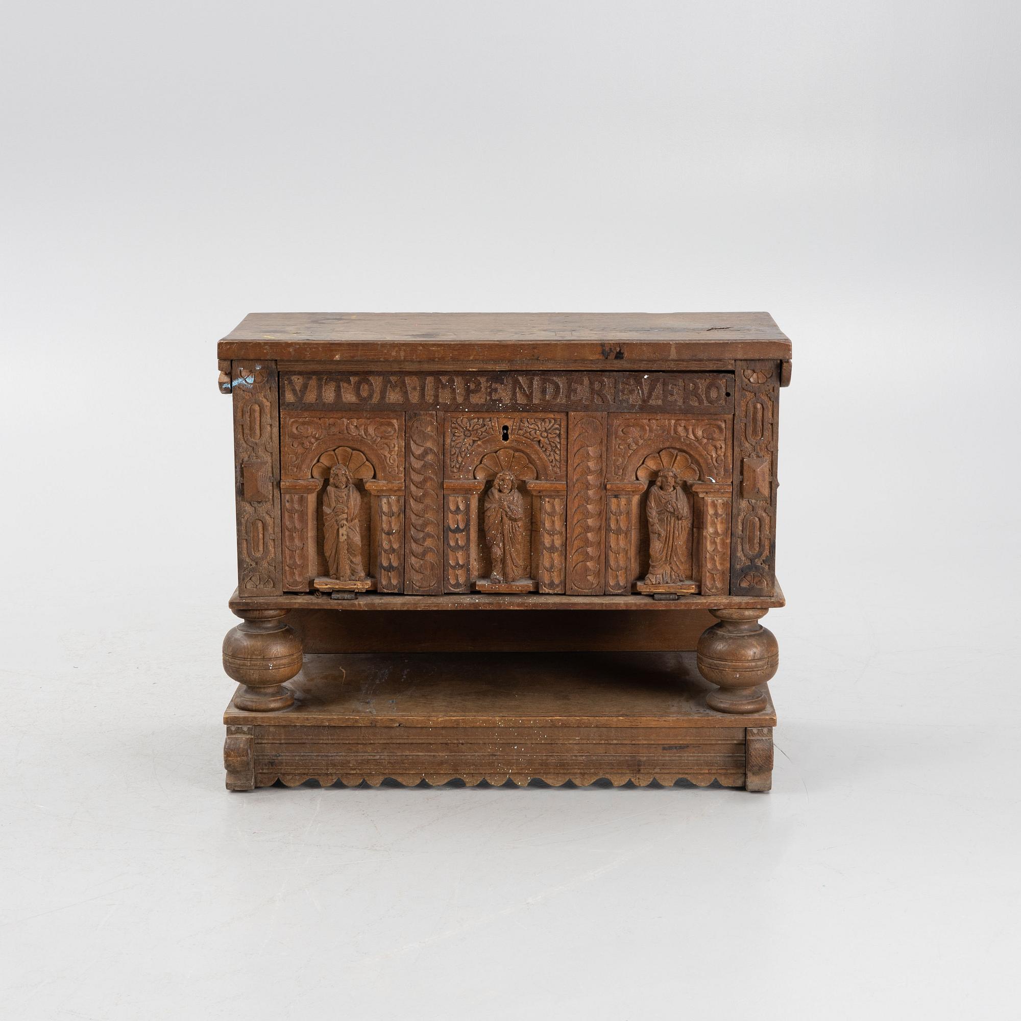 Kista/sideboard, nordisk senrenässans samt renässansstil, 1600-tal samt 1800-tal.