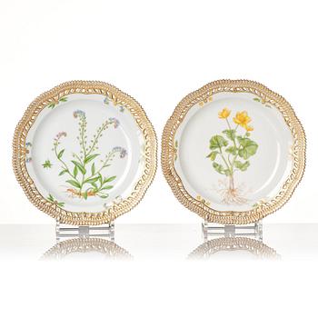 A set of 12 Royal Copenhagen 'Flora Danica' plates, Denmark, 20th Century.