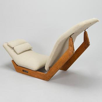 Ilmari Tapiovaara, lepotuoli, "Pyöriäinen" (Dolphin chair) Skanno 1960-luvun alku.